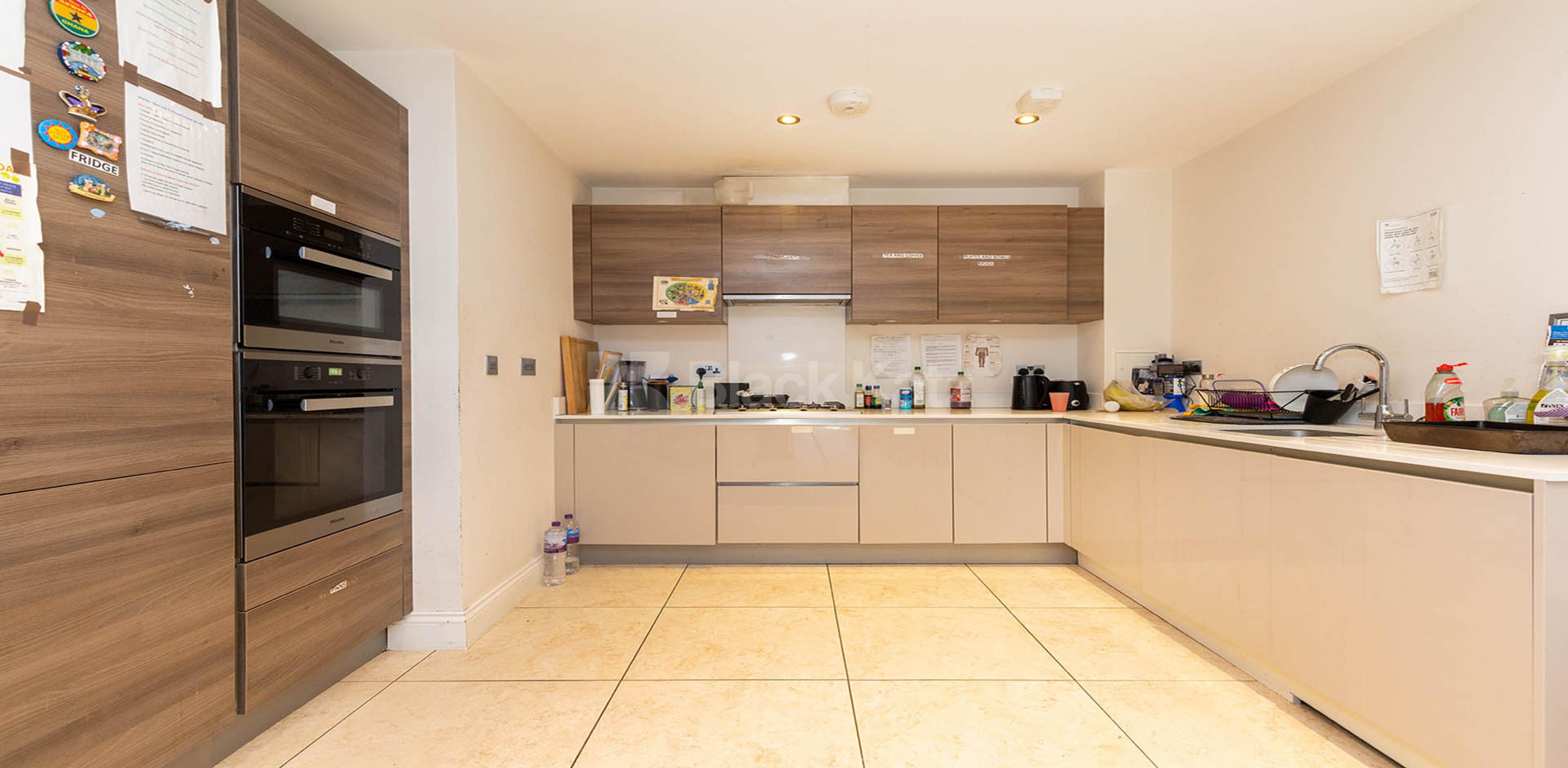 			3 Bedroom, 2 bath, 1 reception Apartment			 Huguenot Drive, Palmers Green N13